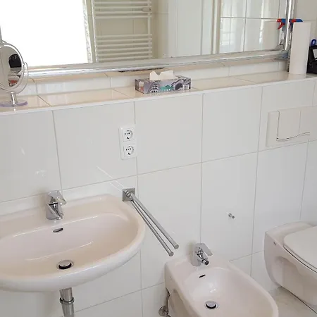 Laura - 43-111 * Ostseebad Kühlungsborn